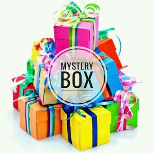 🌷 CLOTHING MYSTERY BOX $150 VALUE 🌷